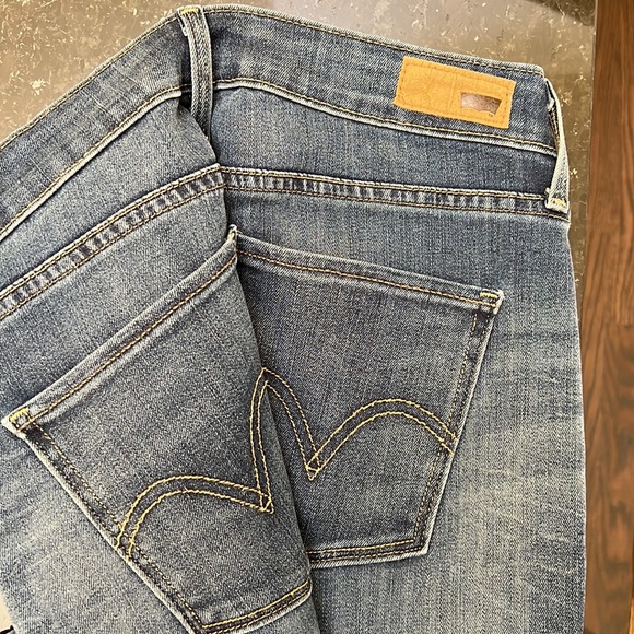 Levis jeans. - Picture 2 of 4